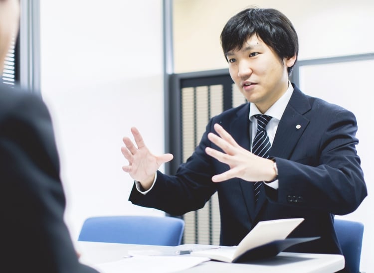 %name%-2010年入社 営業企画課 課長補佐